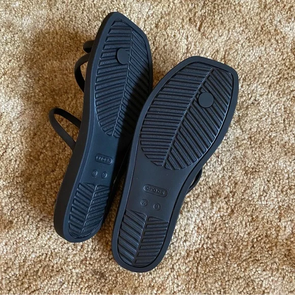 CROCS Black Miami Toe Loop Sandals - Picture 4 of 4